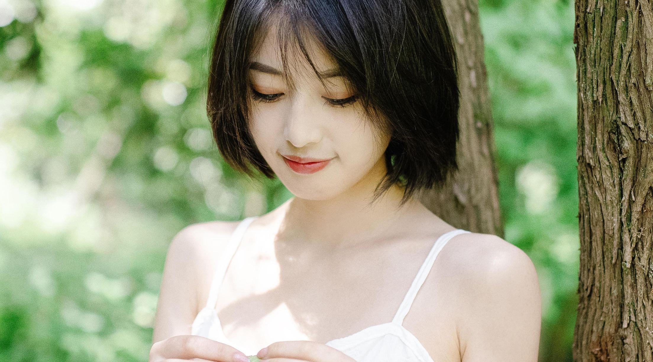胡桃脸红享受流眼泪表情引发热议：探讨情感表达细腻之处