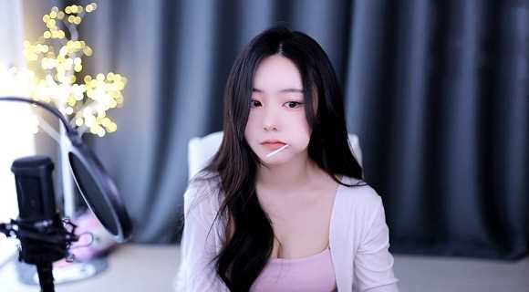 初尝人妻滑进去了莹莹视频：最热门的开放度大直播间，提供独树一