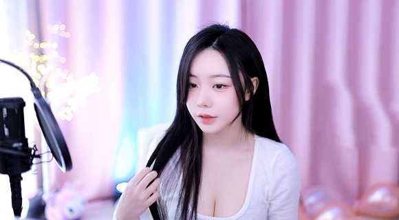 欧品肥婆BWWBWWBWW：最热门的不干净多人直播，每晚轻松享受！
