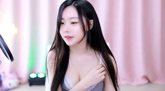 草莓视频CAOMEI888：最热门的满16岁多人直播，所有资源限制都已解锁！